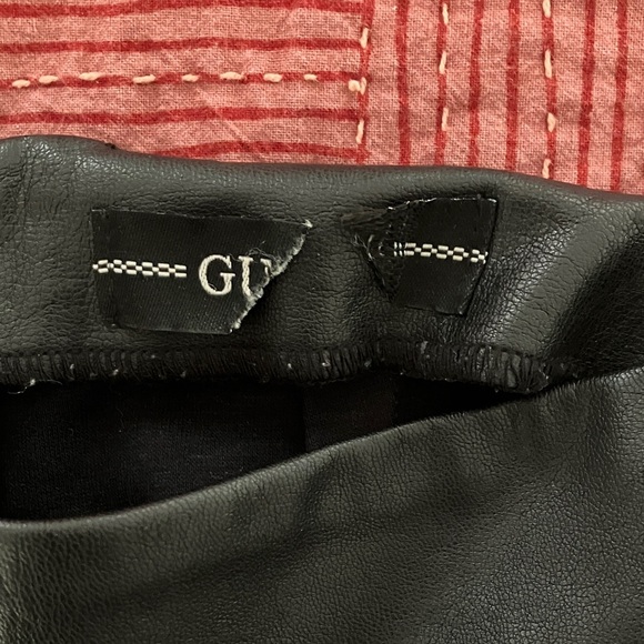 Guess black stretchy leather like pants fits women’s smaller size see photos - Picture 2 of 13